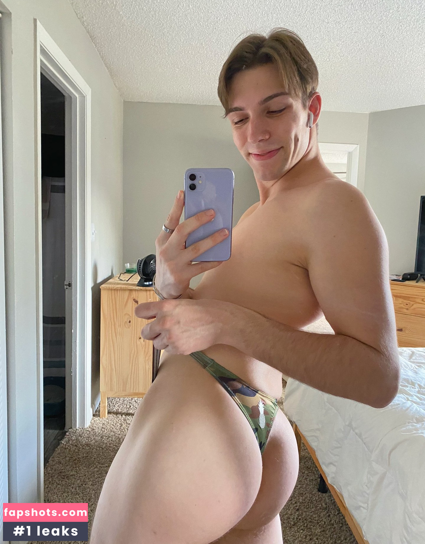 Camtoosaucy nude babe gallery