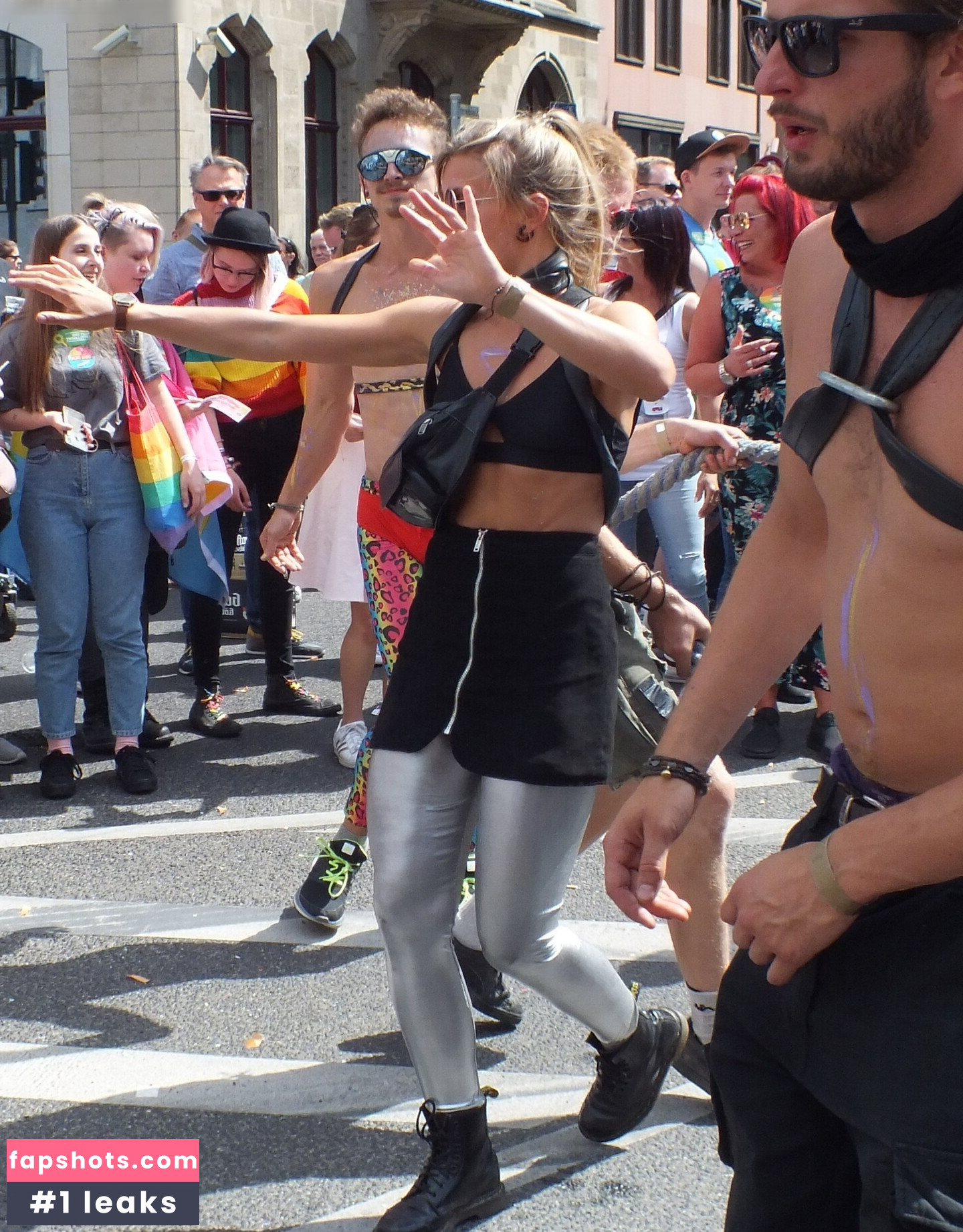 Candids gallery photo #9