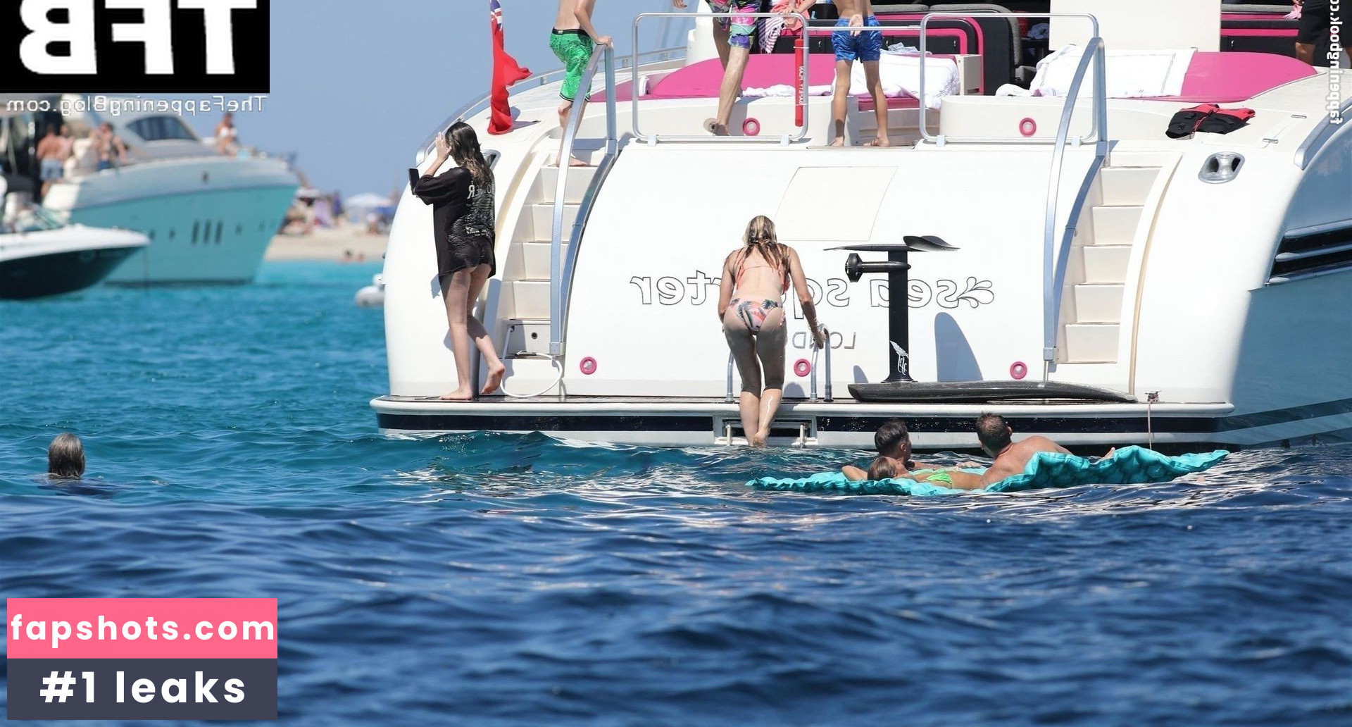 Caprice Bourret gallery photo #19