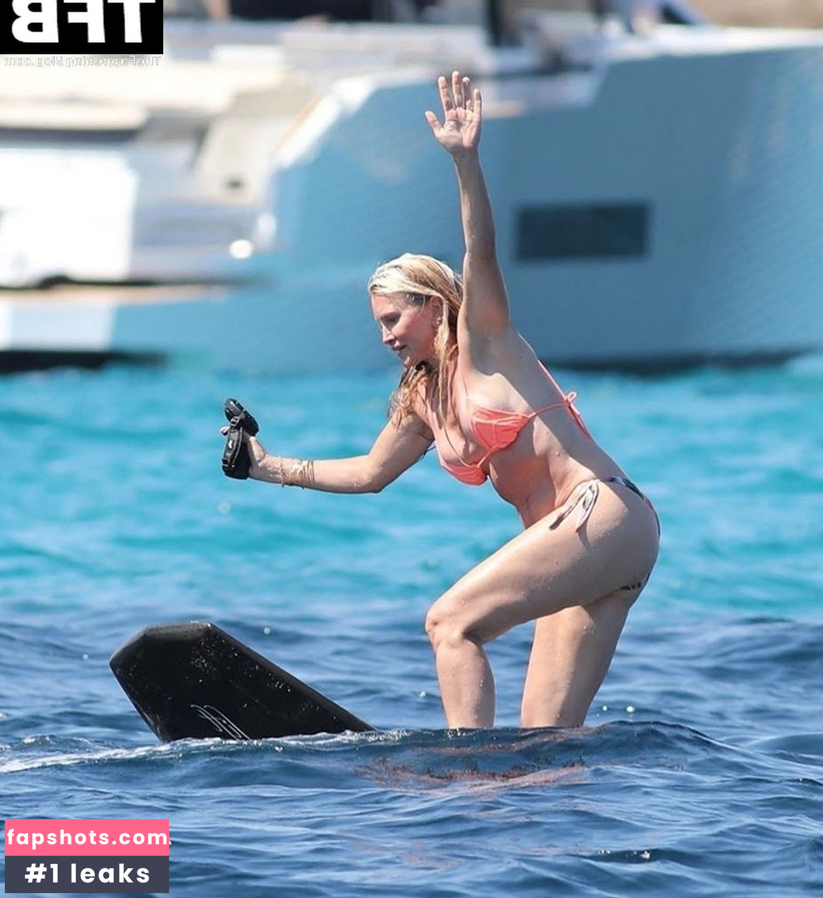 Caprice Bourret gallery photo #35