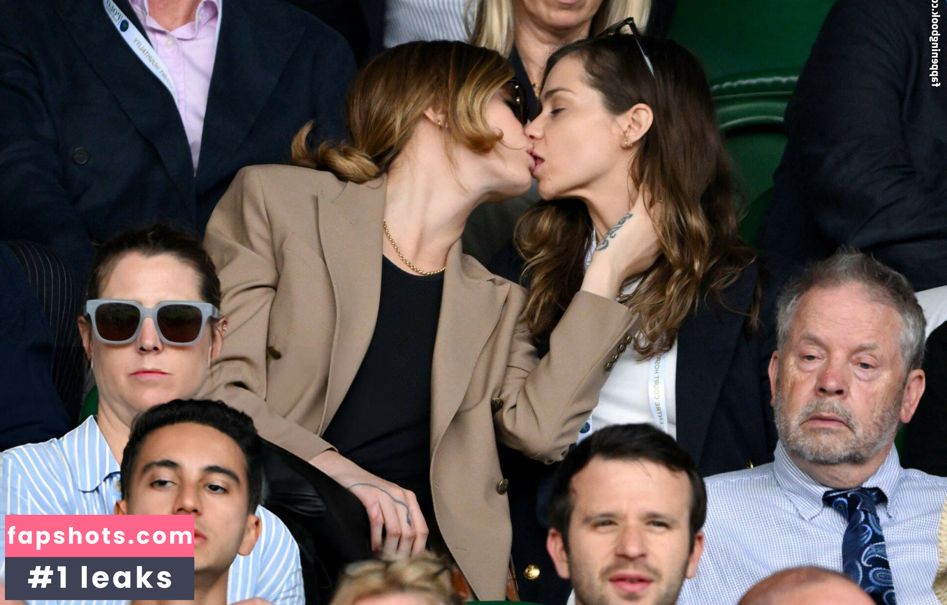 Cara Delevingne gallery photo #2