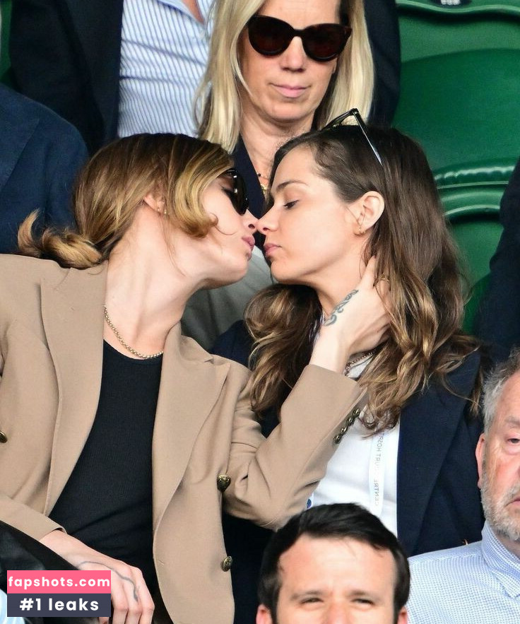 Cara Delevingne gallery photo #3