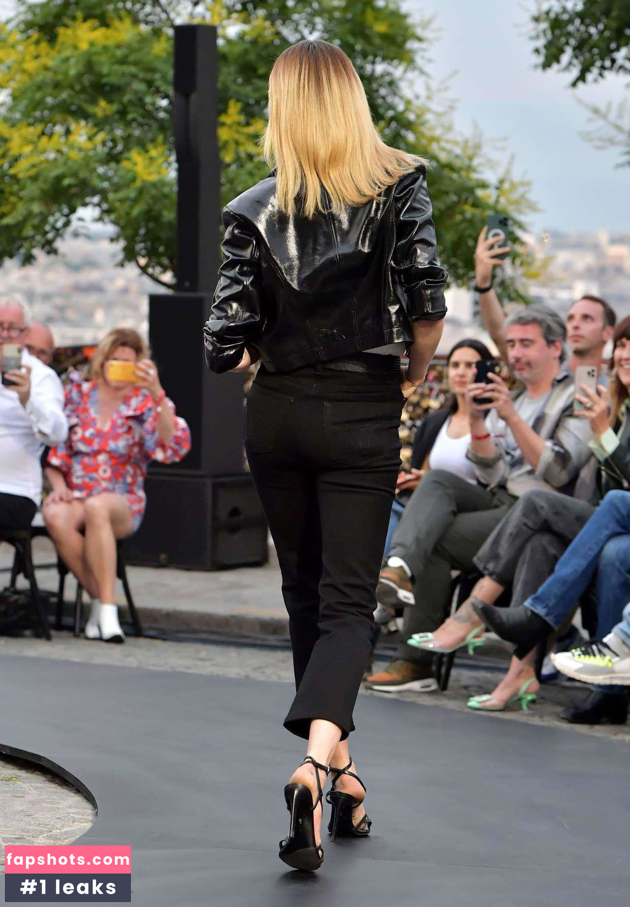 Cara Delevingne gallery photo #388