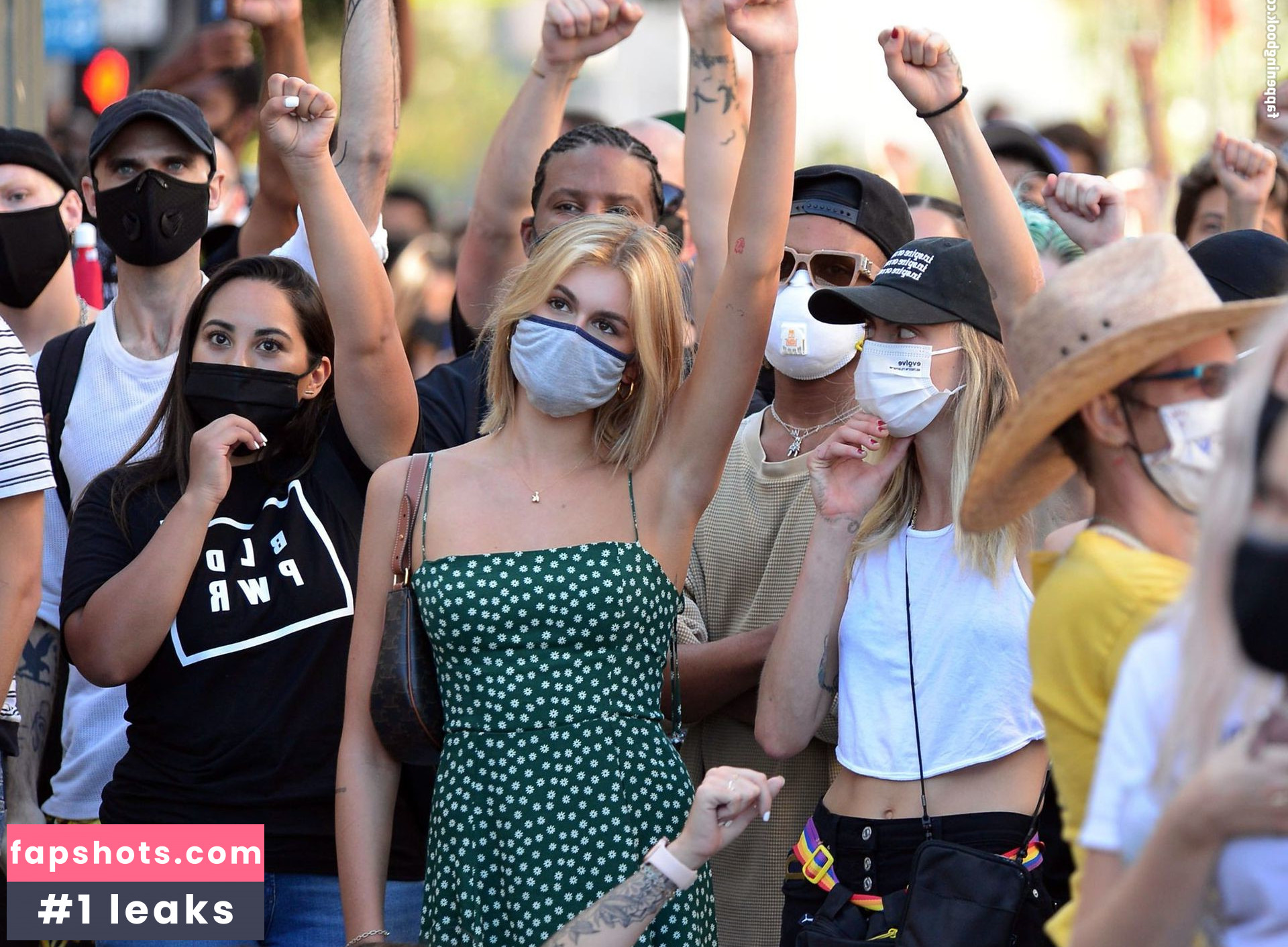 Cara Delevingne gallery photo #495