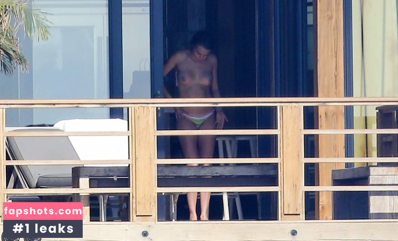 Cara Delevingne gallery photo #520