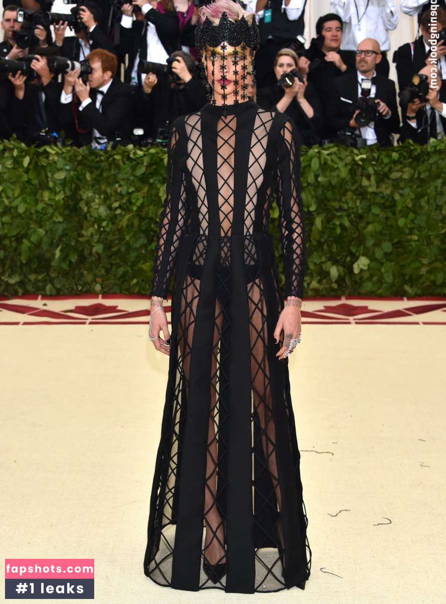 Cara Delevingne gallery photo #758