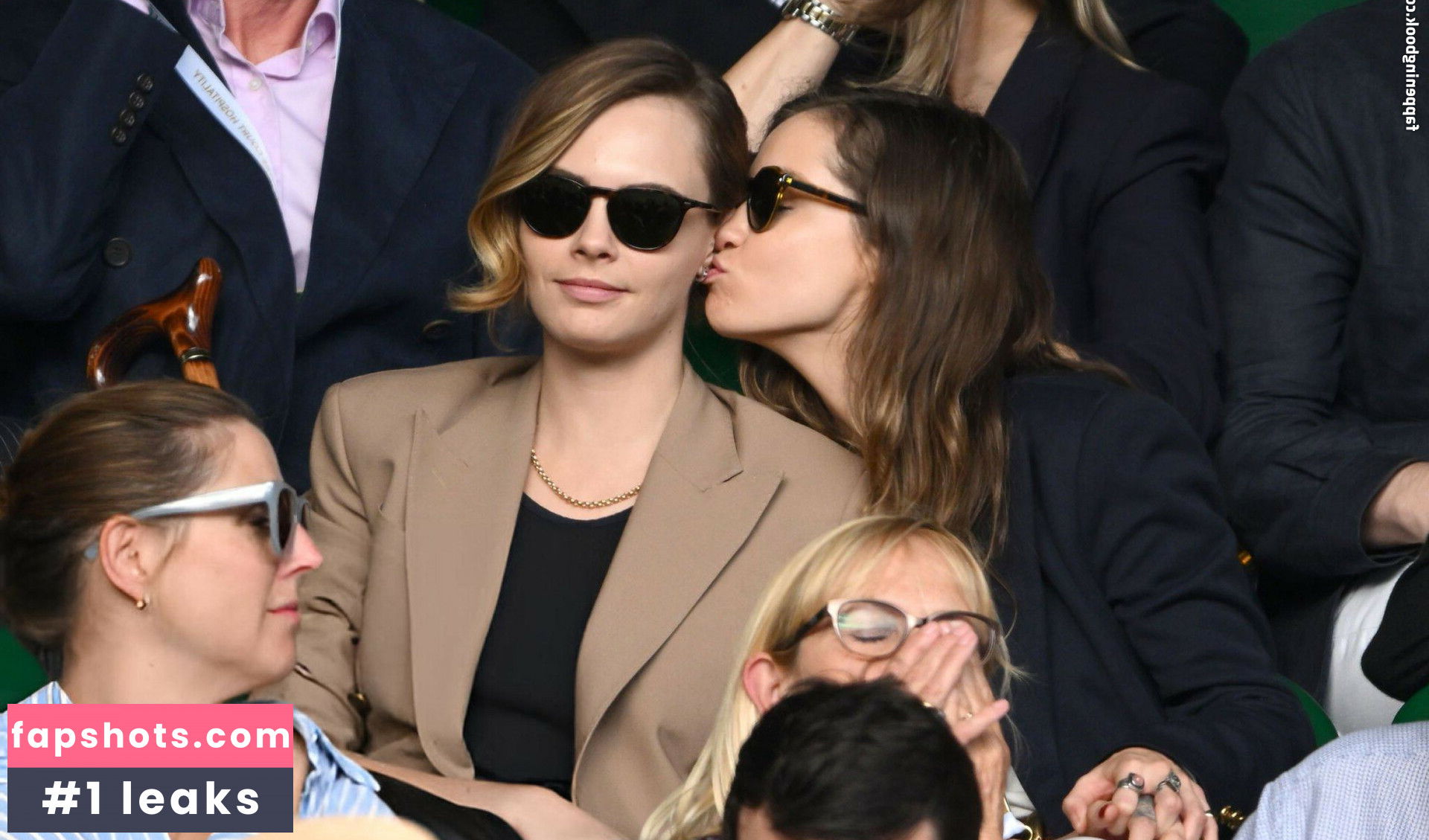 Cara Delevingne gallery photo #9