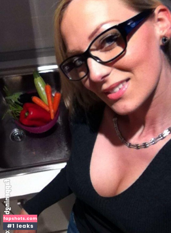 CaraCum gallery photo #22