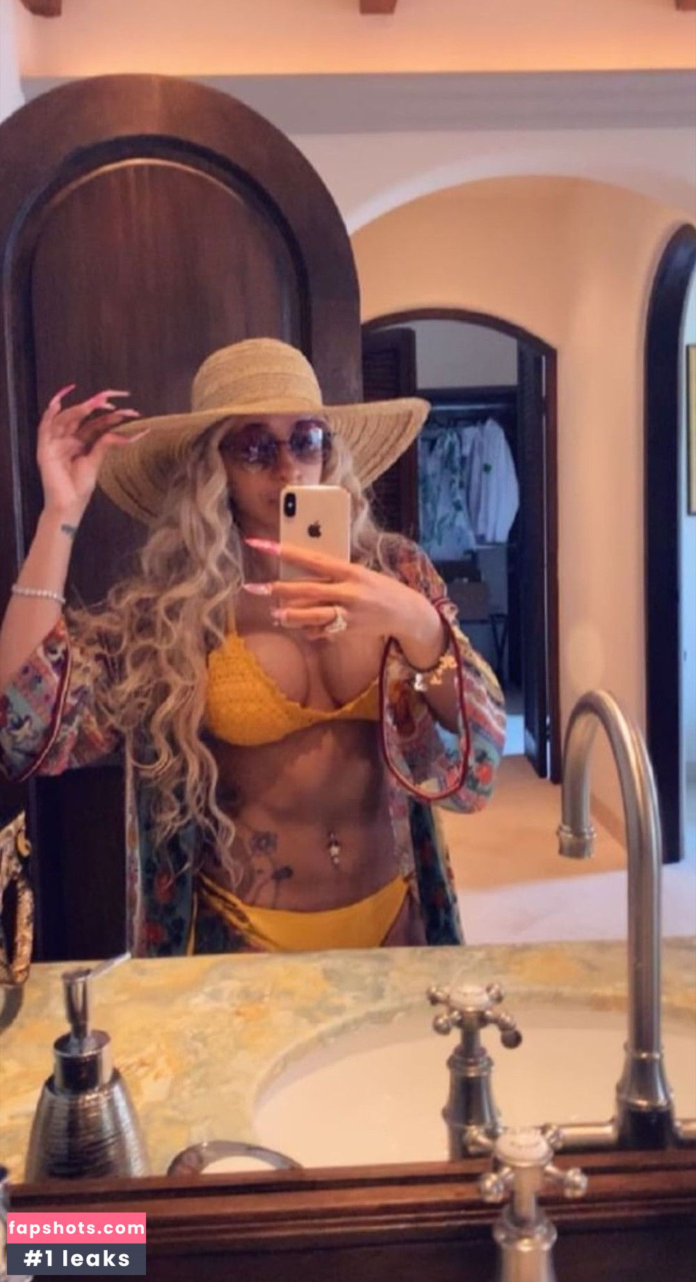 Cardi B gallery photo #1209