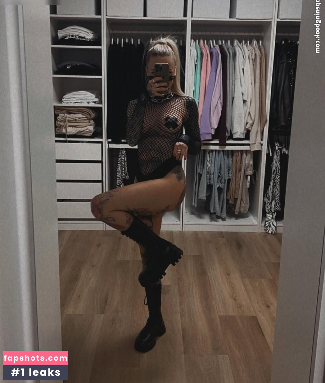 Carina_mthrfckr gallery photo #2