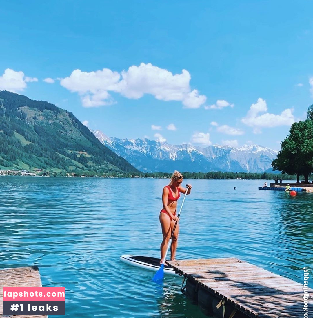 Carina Witthoeft gallery photo #24