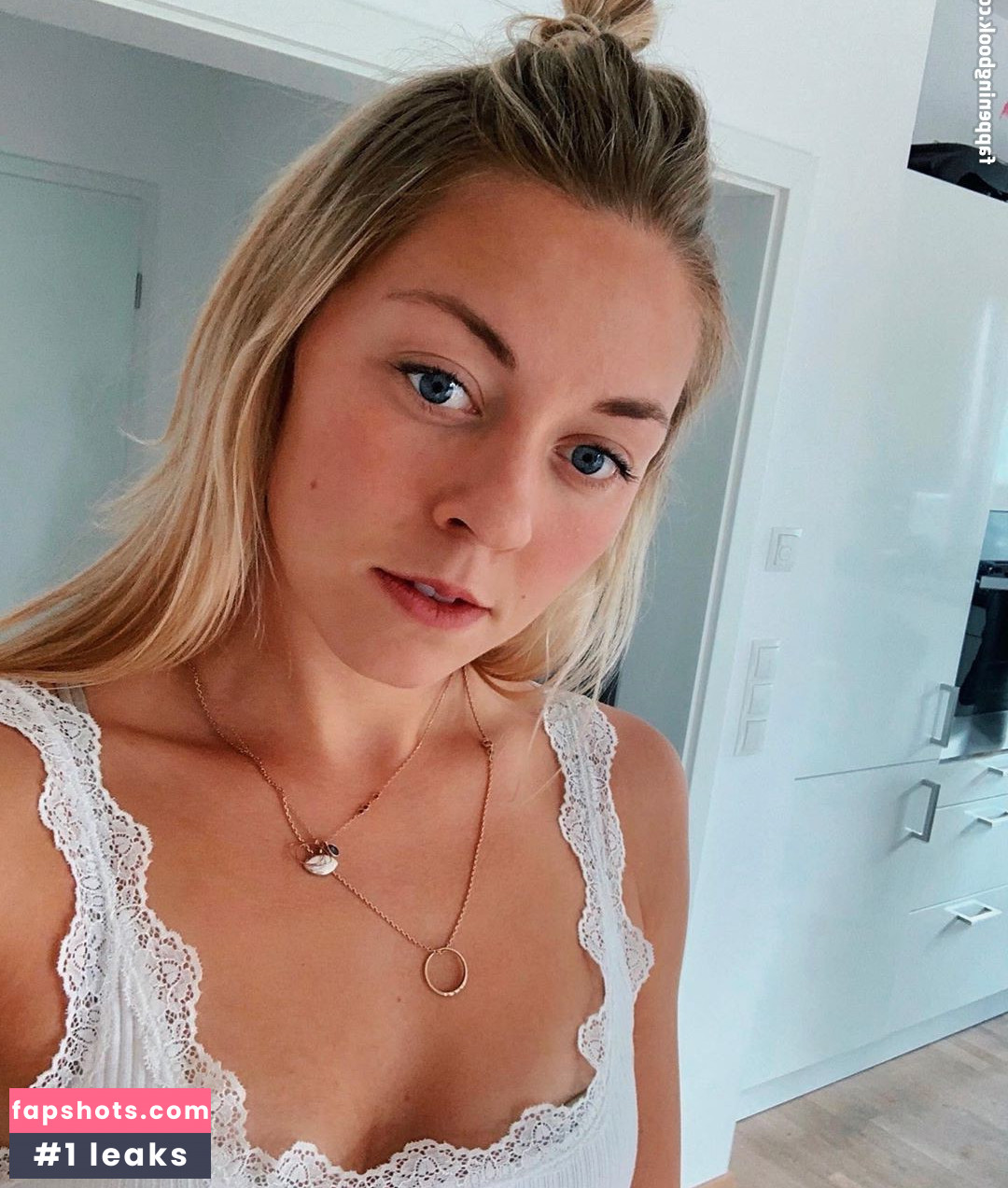 Carina Witthoeft gallery photo #25