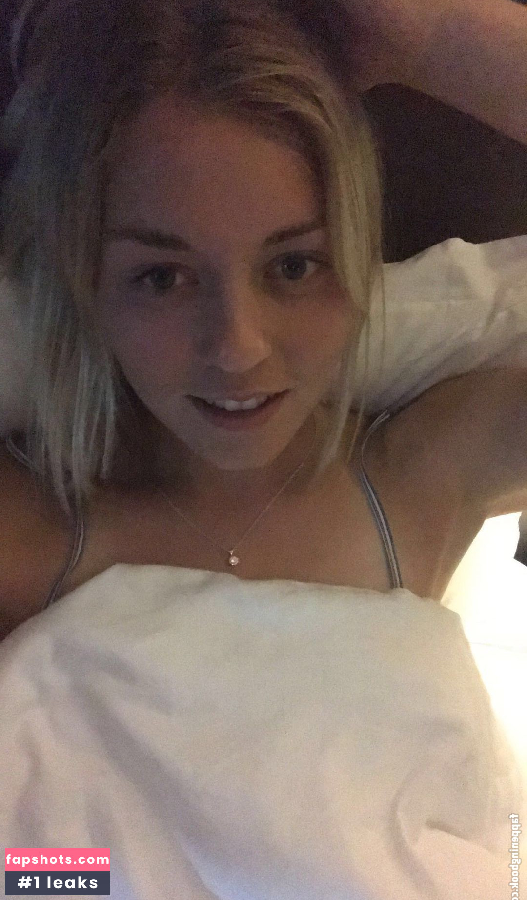 Carina Witthoeft gallery photo #4