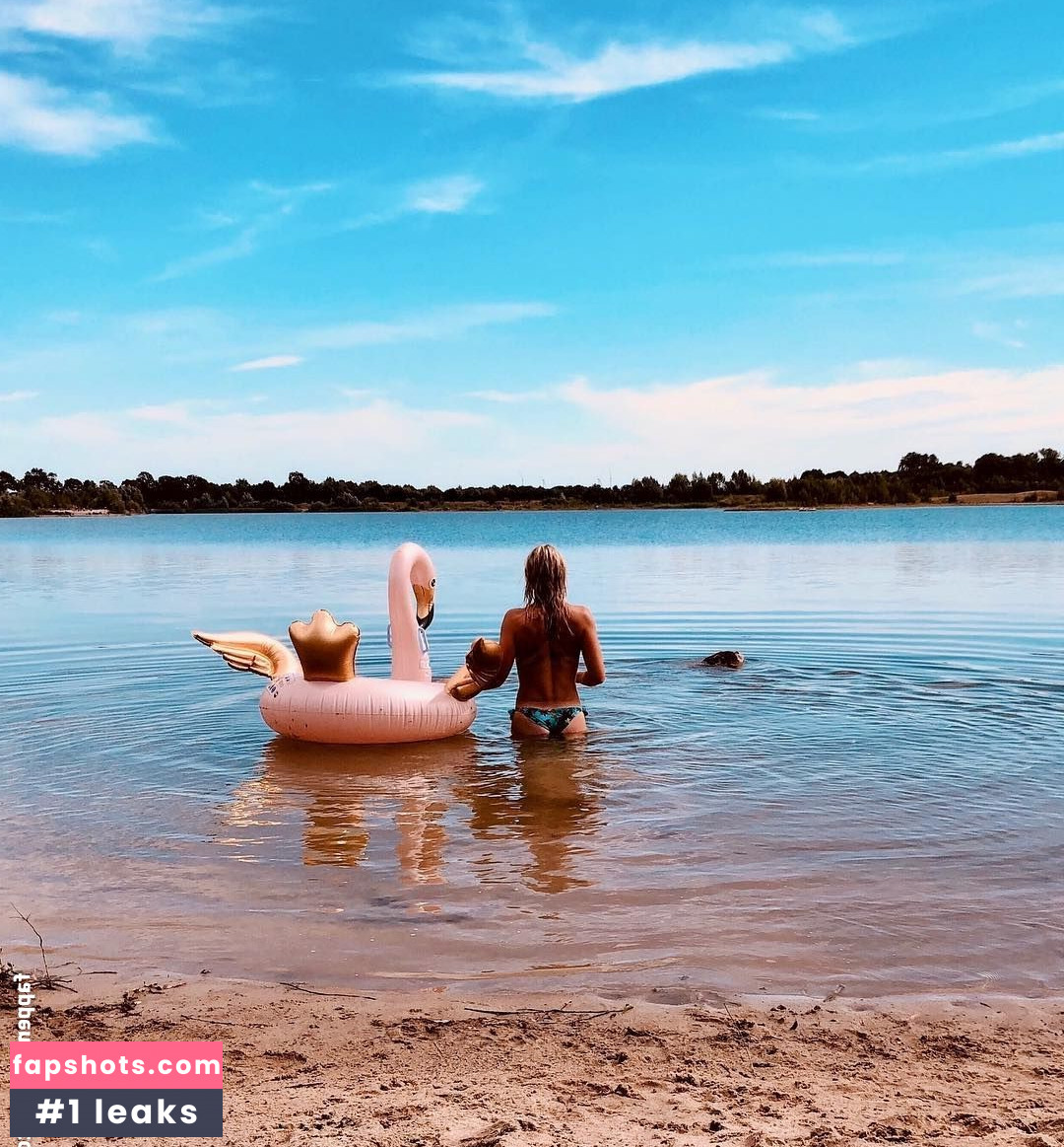 Carina Witthoeft gallery photo #37