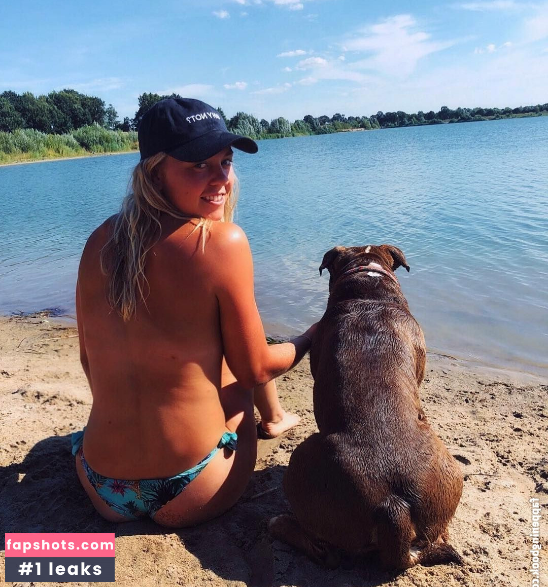 Carina Witthoeft gallery photo #38