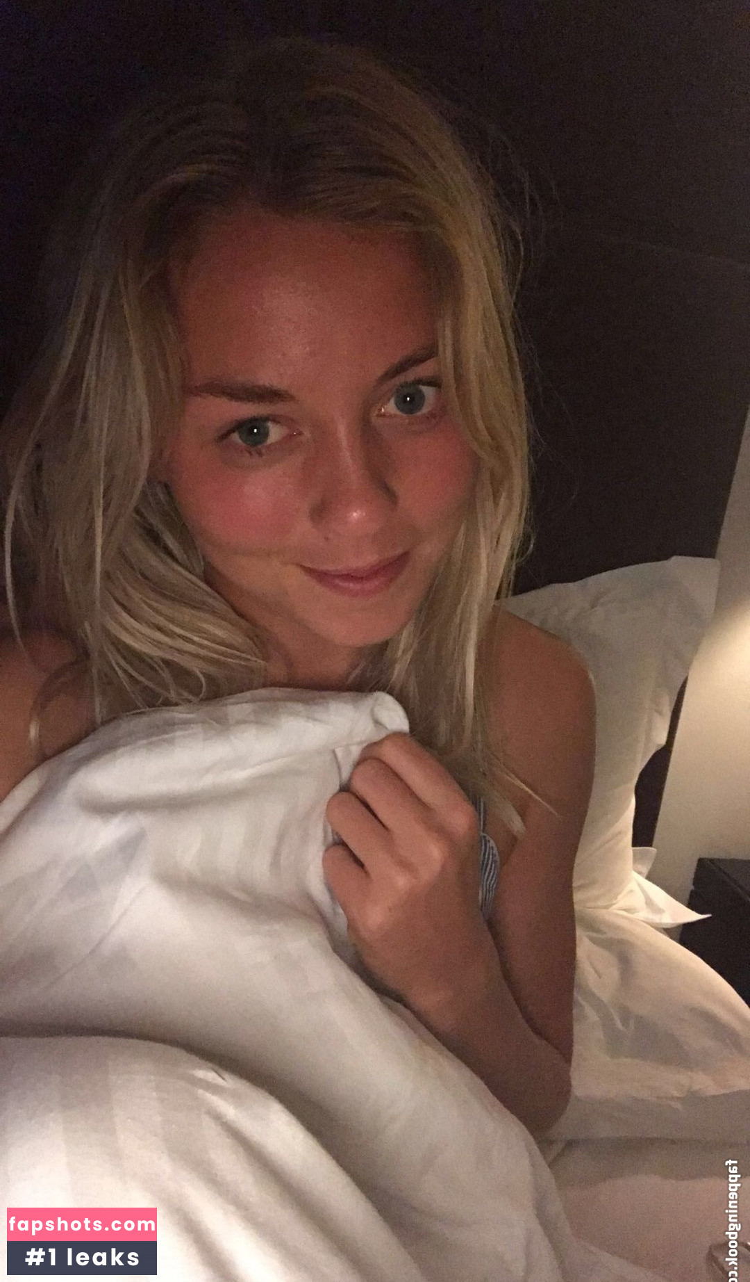 Carina Witthoeft gallery photo #5