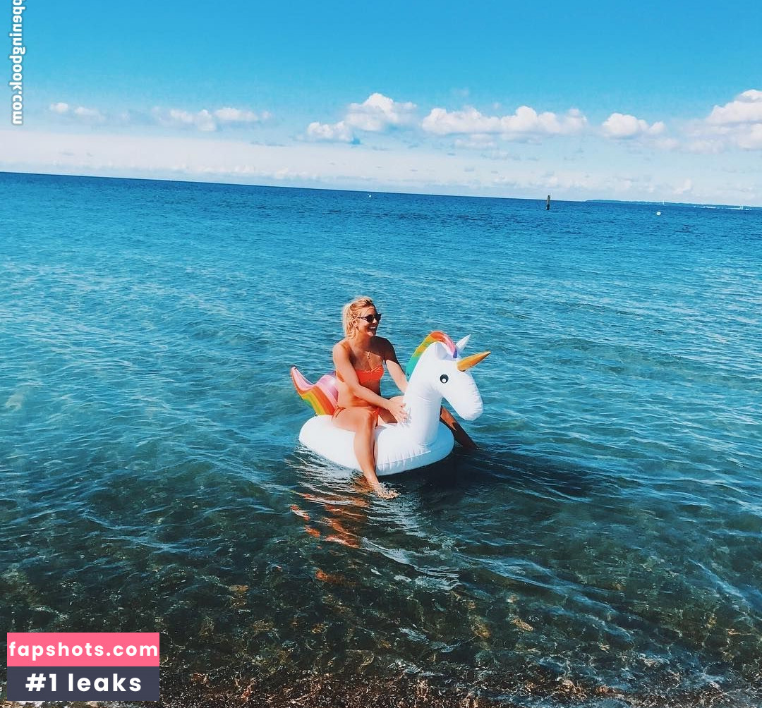 Carina Witthoeft gallery photo #57