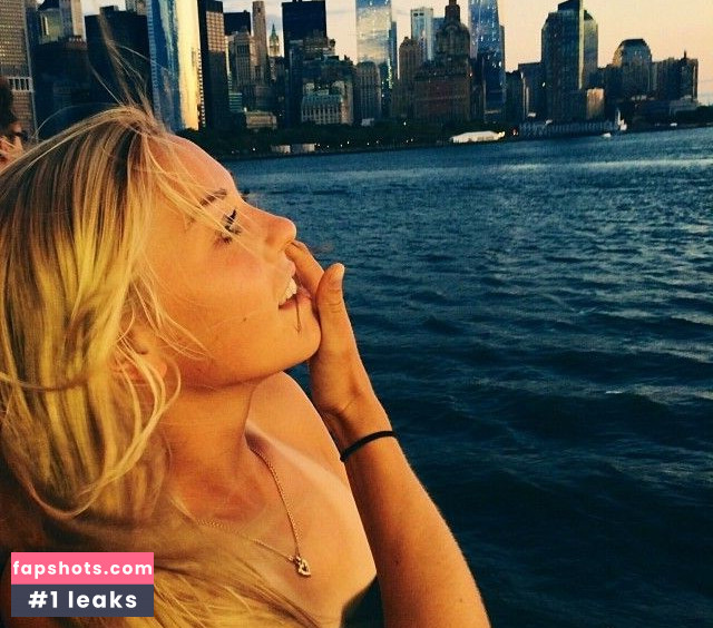 Carina Witthoeft gallery photo #67