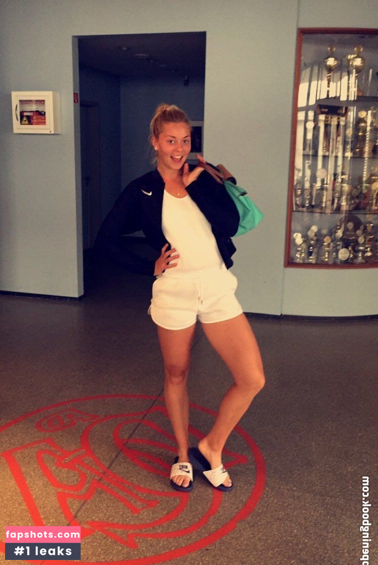 Carina Witthoeft gallery photo #68