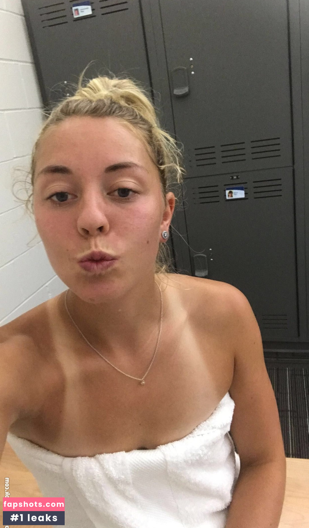 Carina Witthoeft gallery photo #86