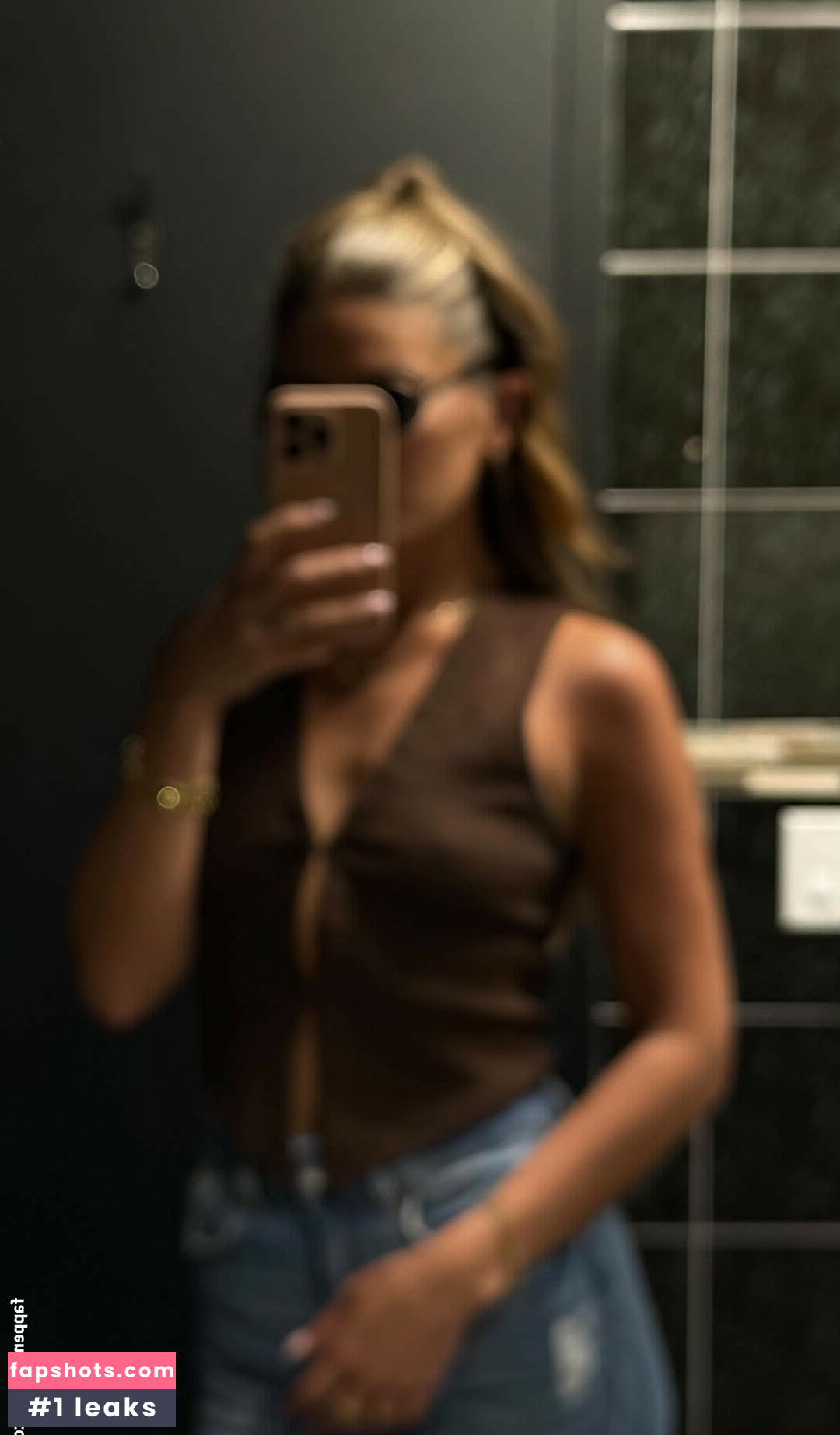 Carla Bezanson gallery photo #11