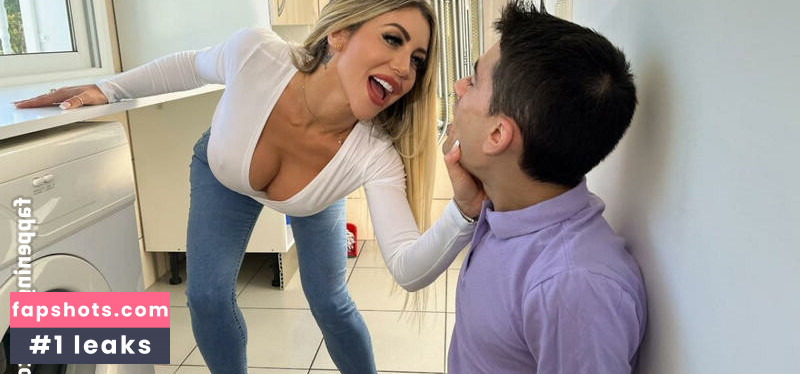 Carla Boom gallery photo #17