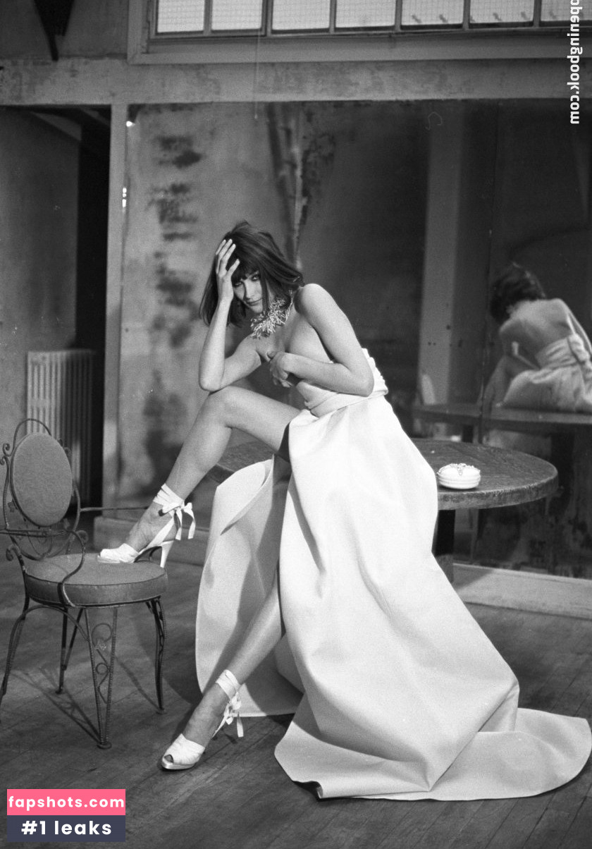 Carla Bruni gallery photo #13