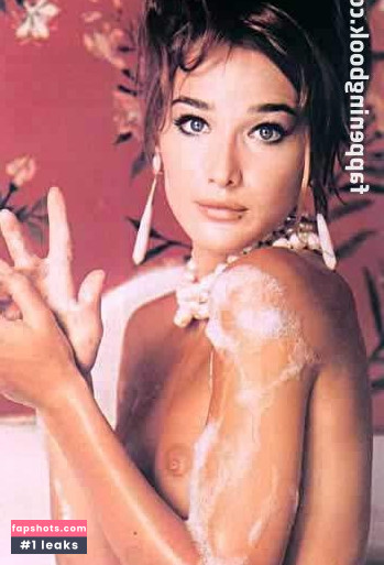 Carla Bruni Nude Leaks OnlyFans Photos #25 - LeakJerk