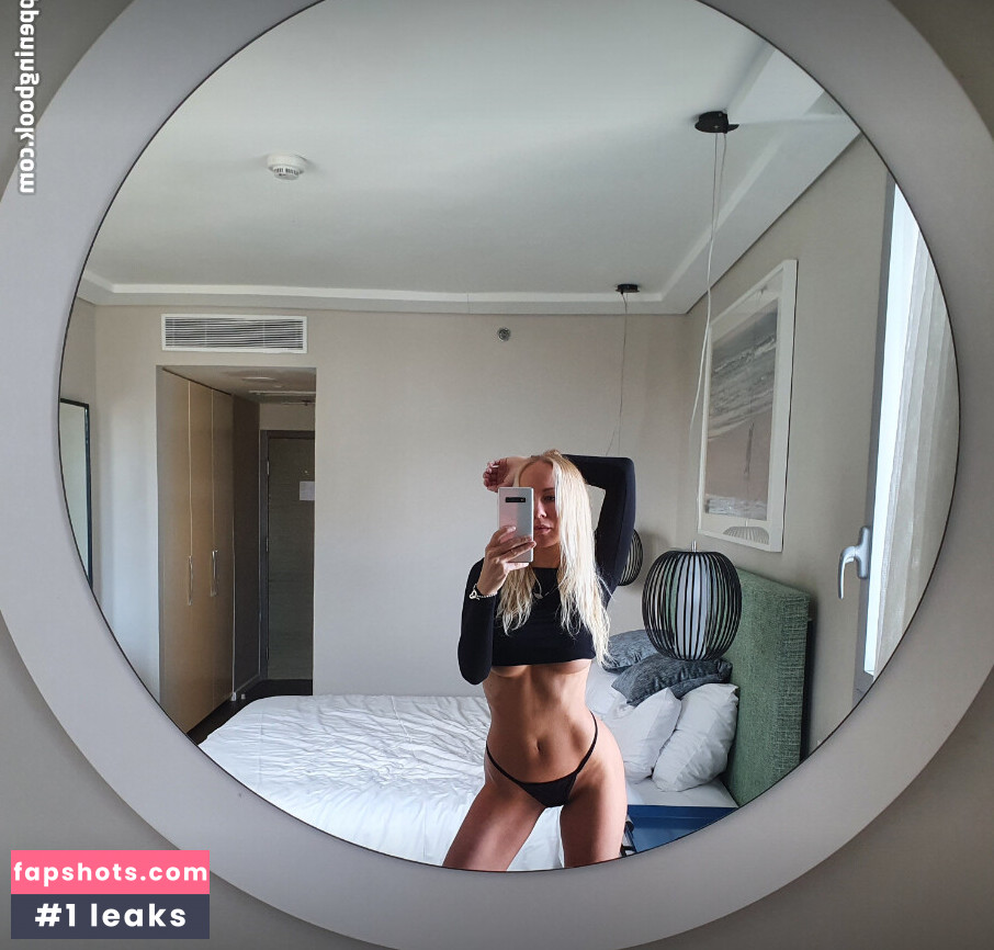 Carla Cox gallery photo #4