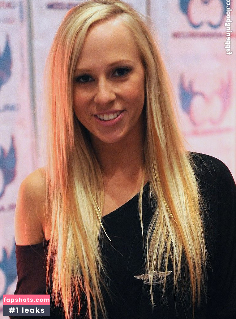 Carla Cox gallery photo #6