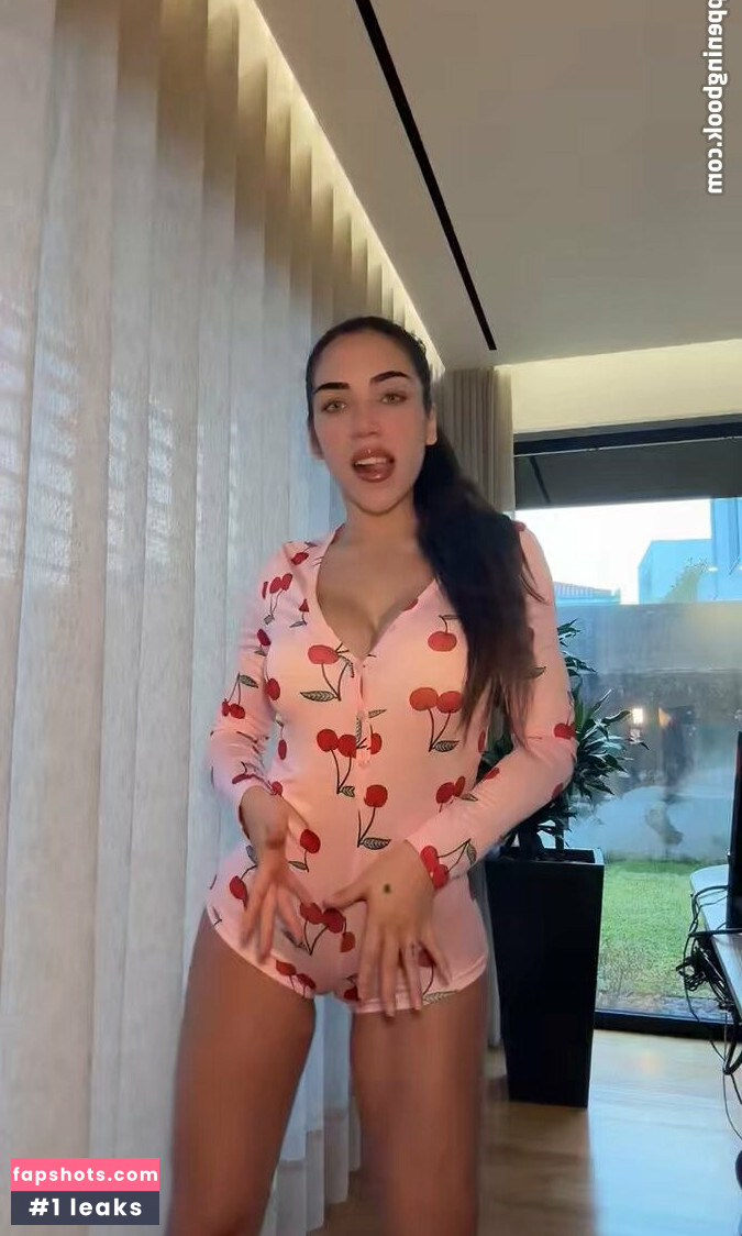 Carlaa Aish gallery photo #7