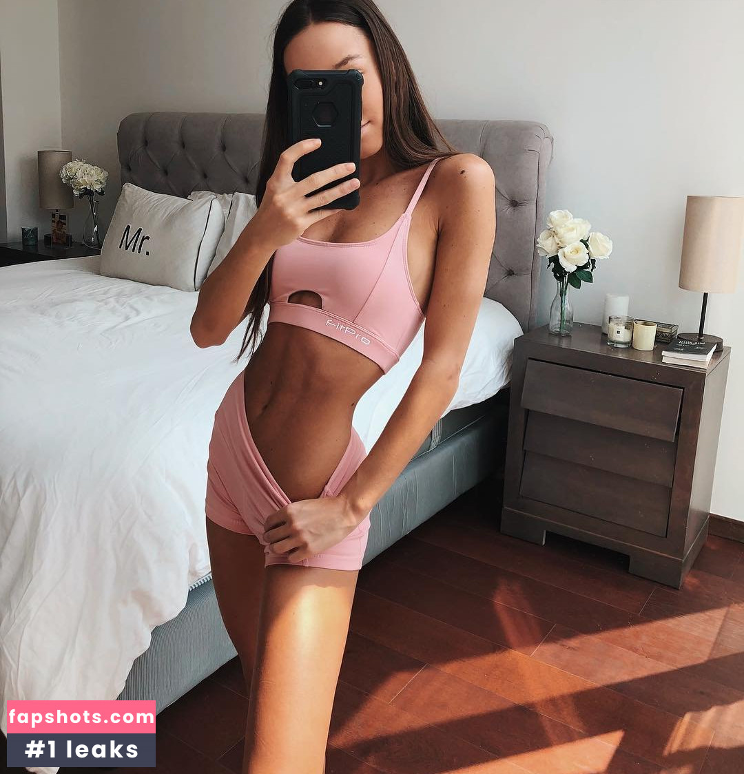 Carlota Enseñat gallery photo #26