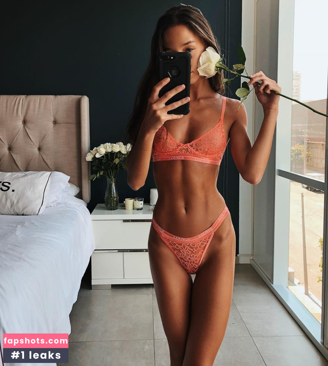 Carlota Enseñat gallery photo #36