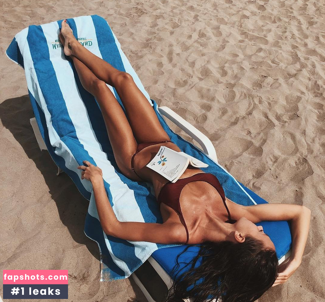 Carlota Enseñat gallery photo #43