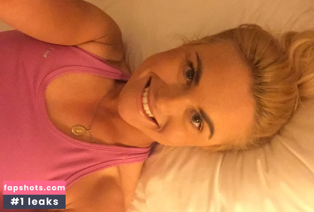 Carly Booth gallery photo #72