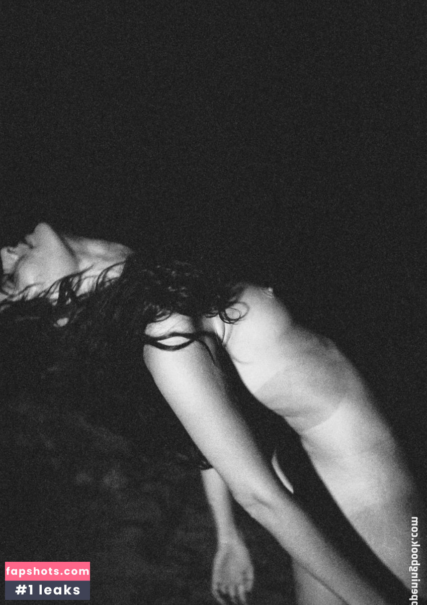 Carly Foulkes nude babe gallery