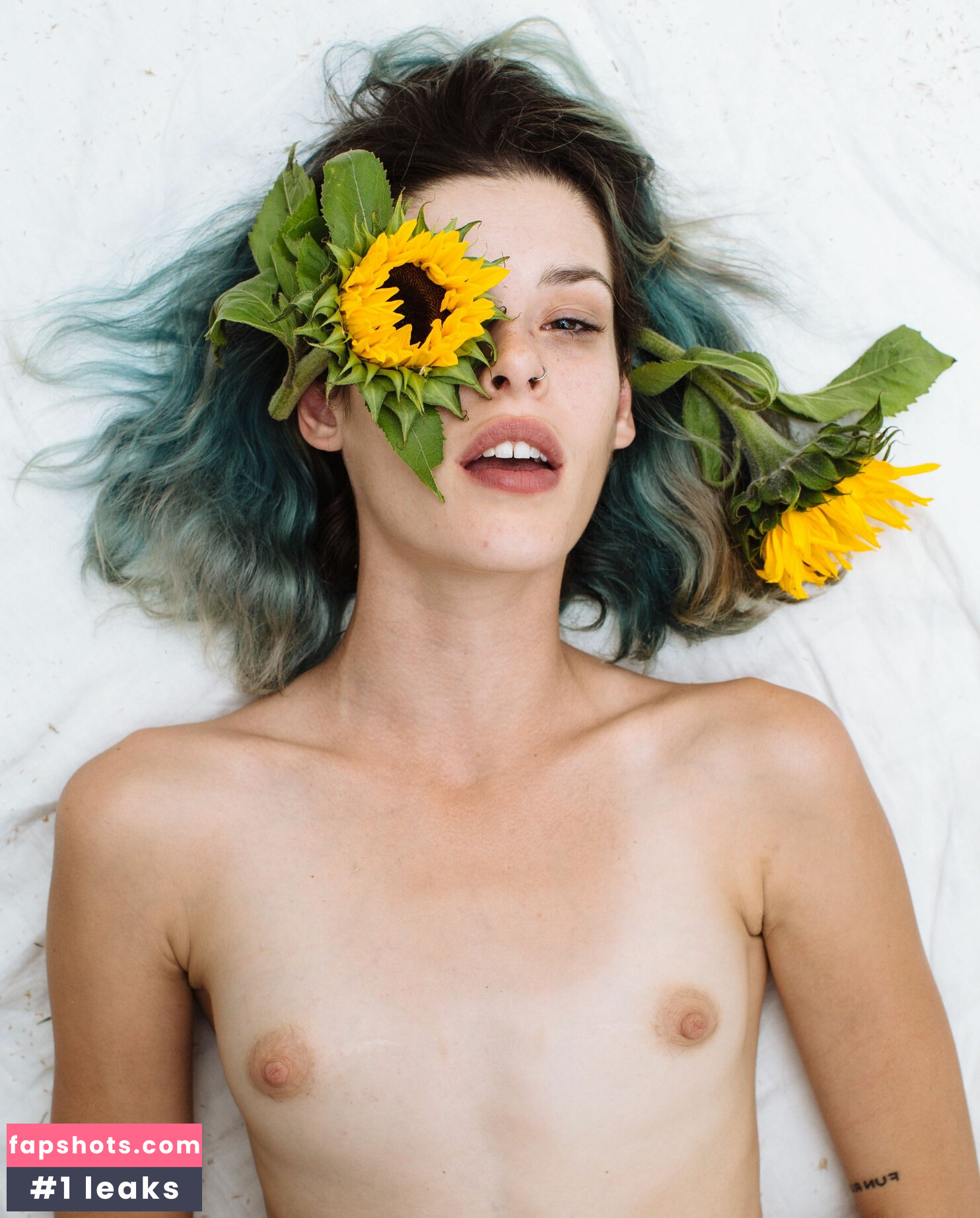 Carly Foulkes gallery photo #13