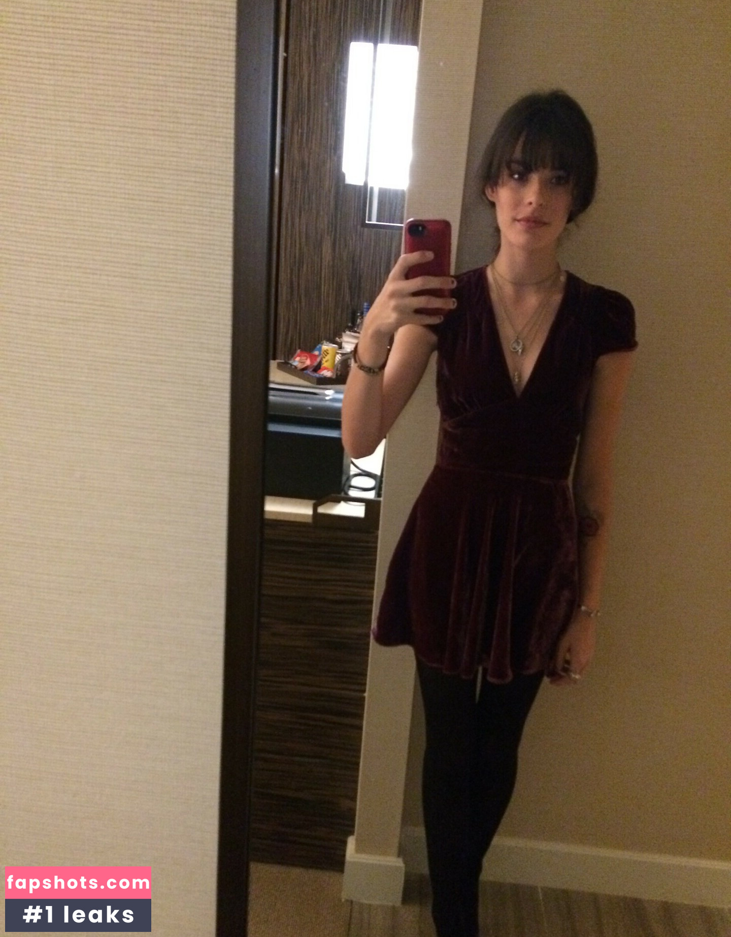 Carly Foulkes gallery photo #24