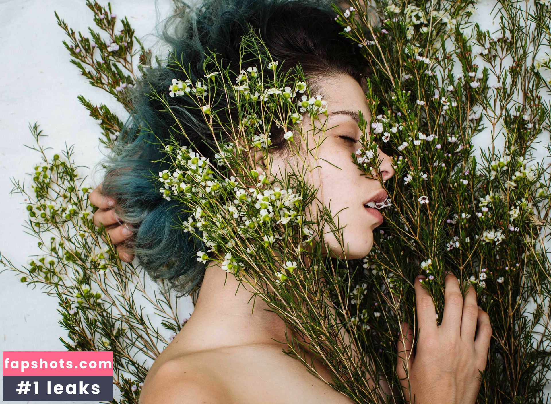 Carly Foulkes gallery photo #25