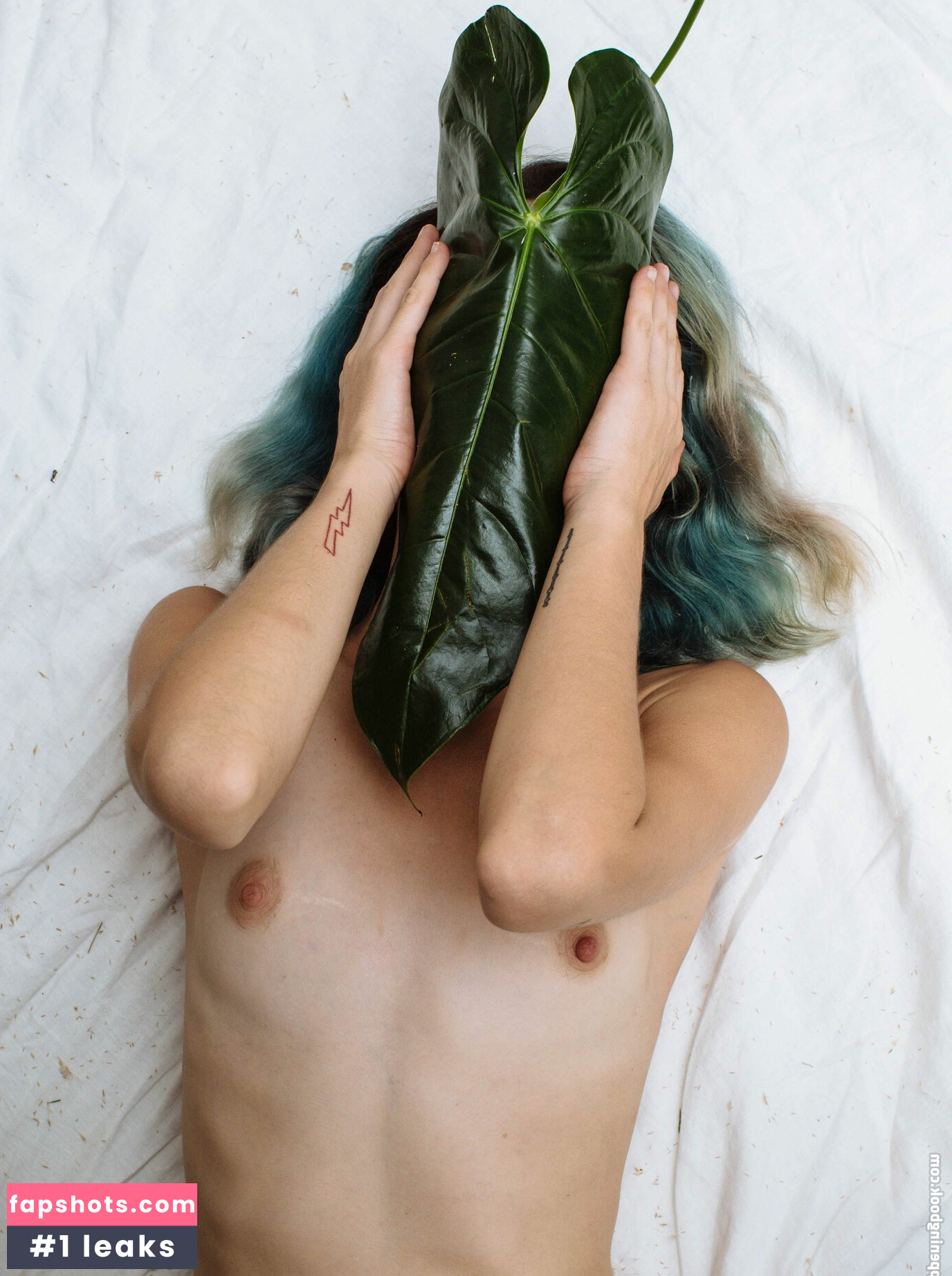 Carly Foulkes gallery photo #34