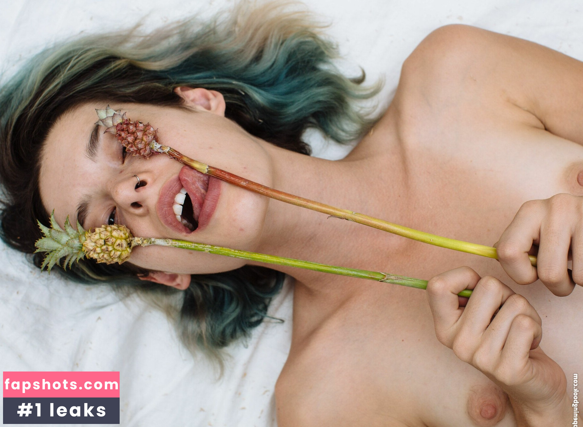 Carly Foulkes gallery photo #35