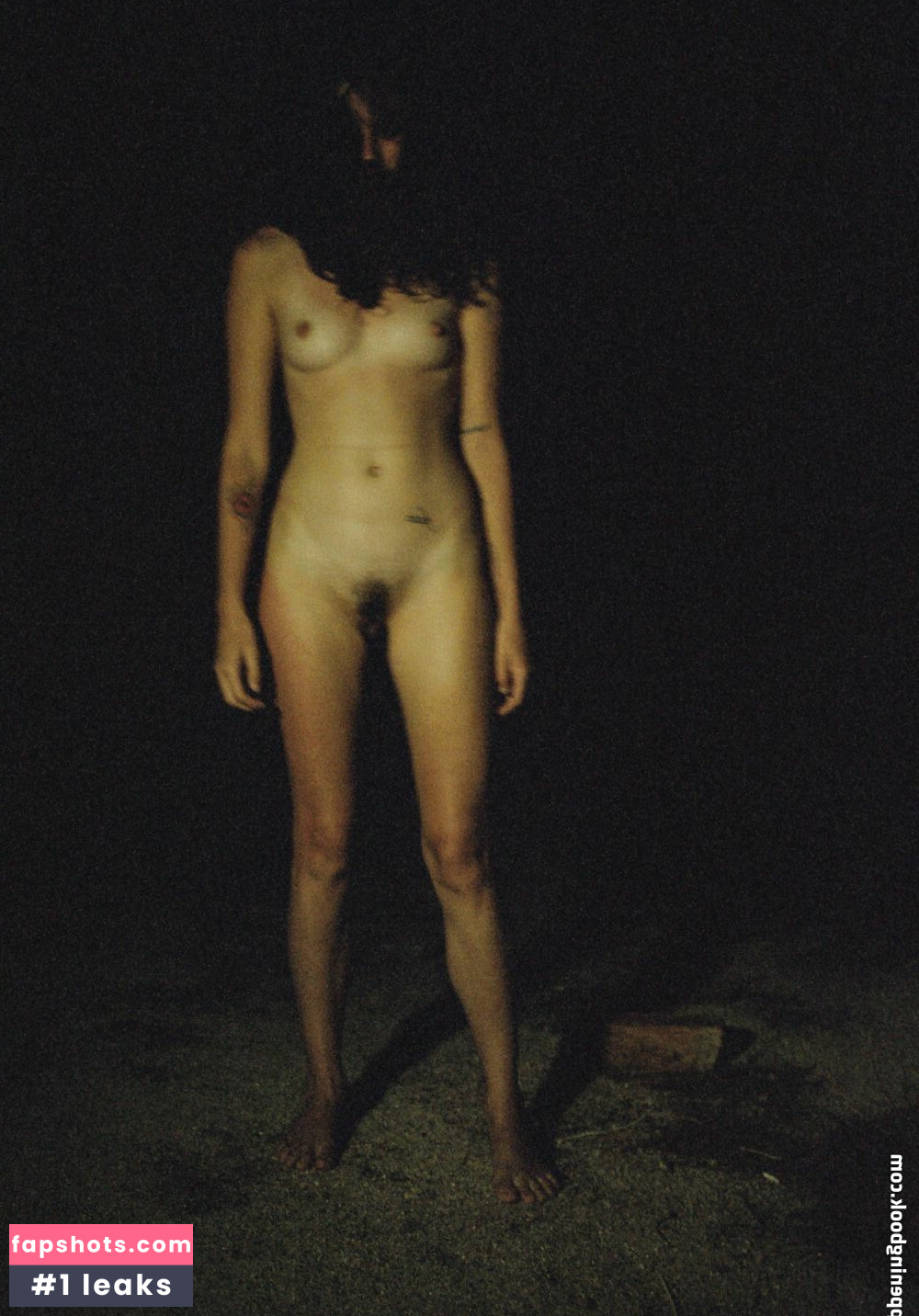 Carly Foulkes gallery photo #36