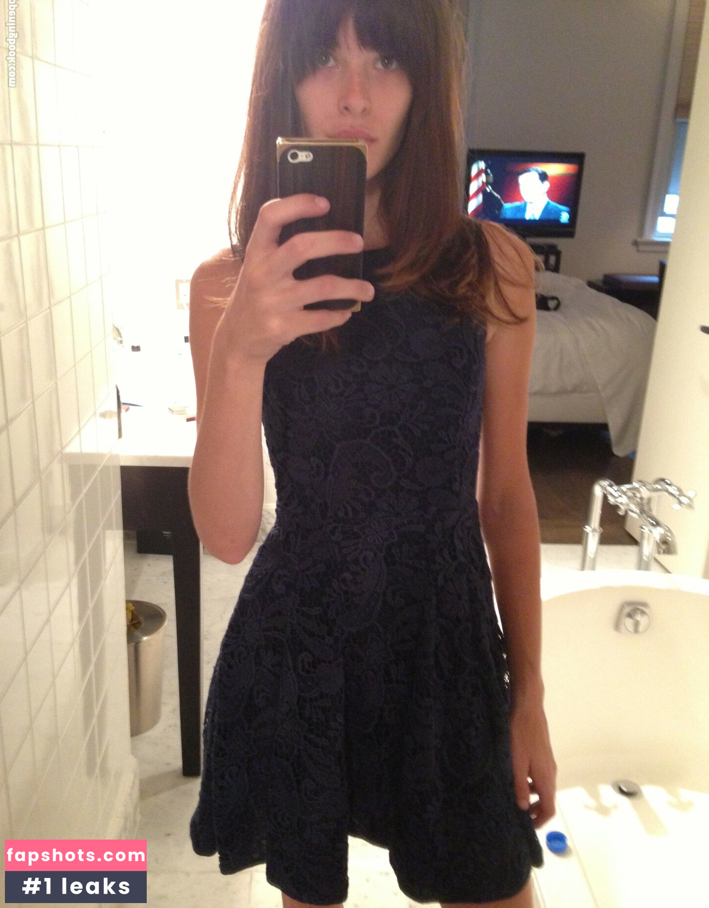 Carly Foulkes gallery photo #45