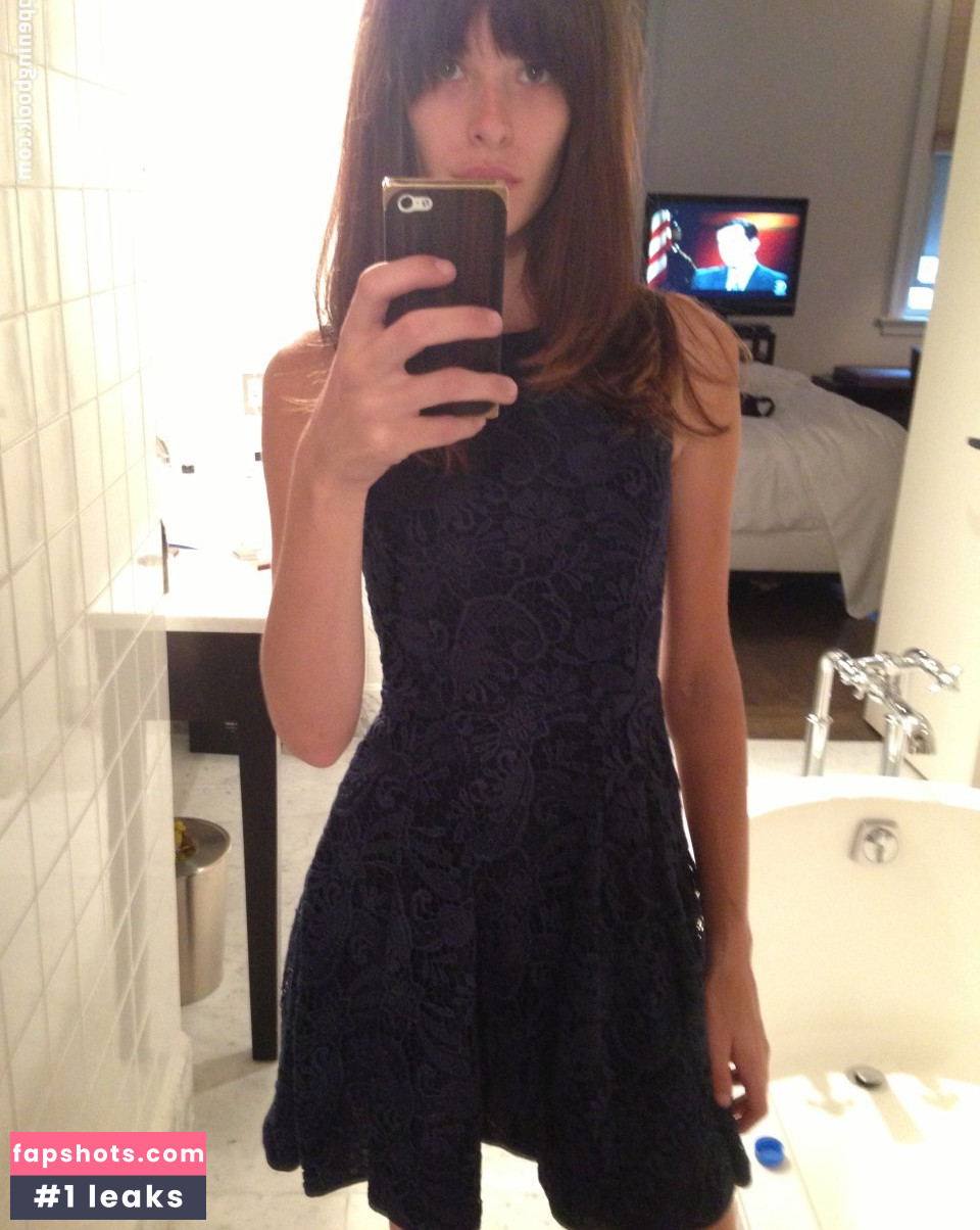 Carly Foulkes gallery photo #54