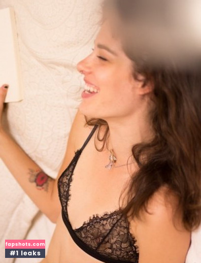 Carly Foulkes gallery photo #59