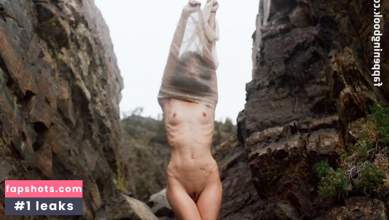 Carly Foulkes gallery photo #60