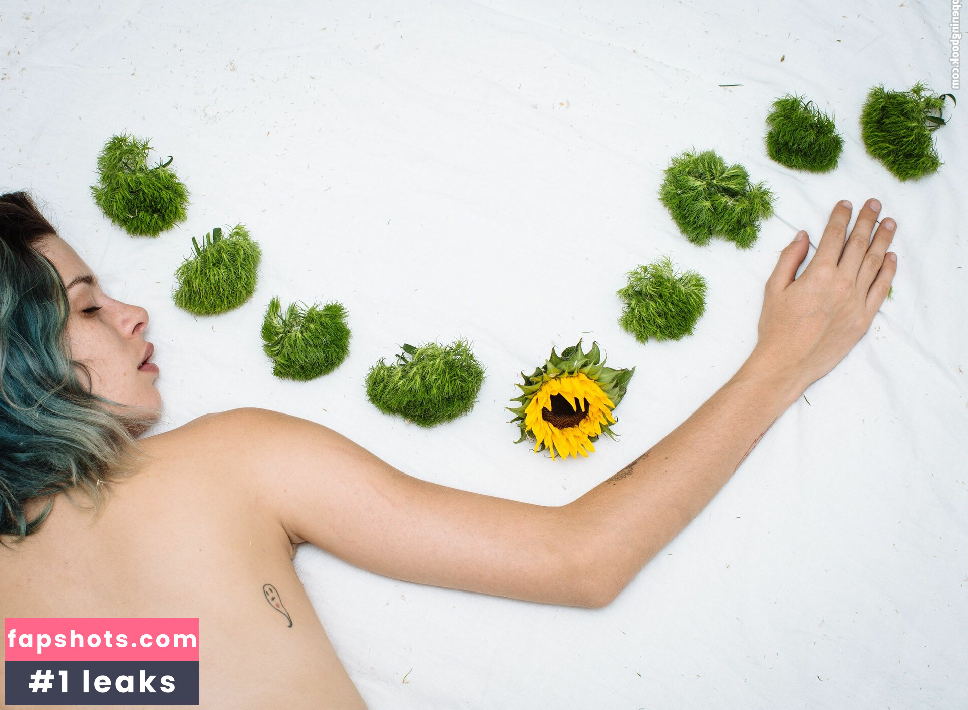 Carly Foulkes gallery photo #7