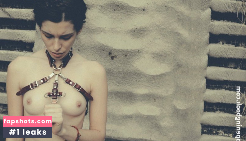 Carly Foulkes gallery photo #62