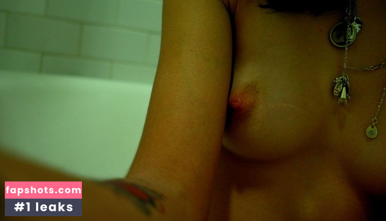 Carly Foulkes gallery photo #66