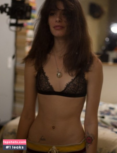 Carly Foulkes gallery photo #69